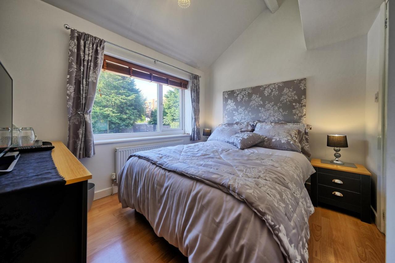 Upton Village Guest House Birkenhead Bagian luar foto
