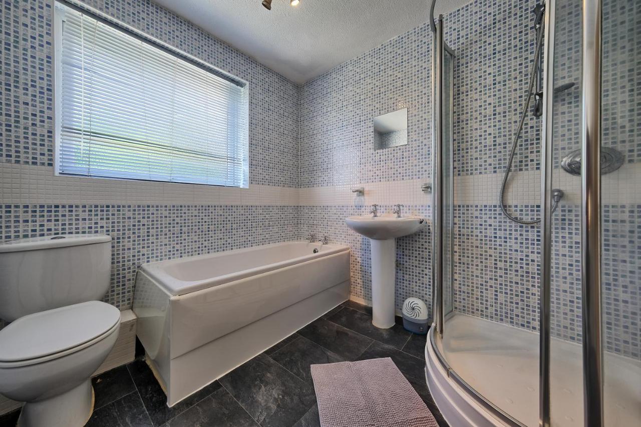 Upton Village Guest House Birkenhead Bagian luar foto
