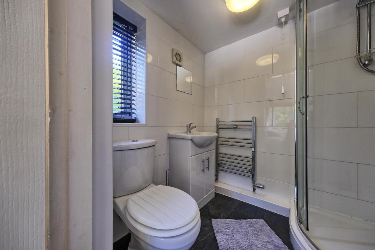 Upton Village Guest House Birkenhead Bagian luar foto